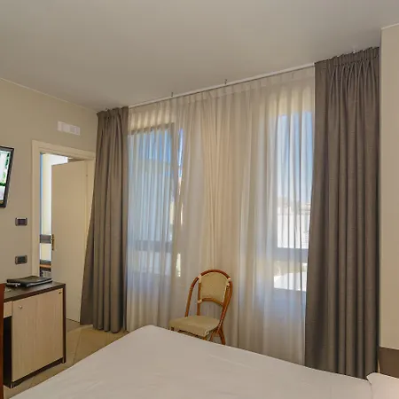 Spinelli מלון 3*